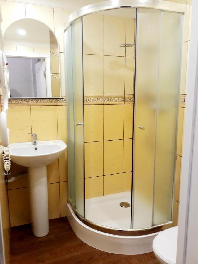 Regrand Apartment On Svobody 22 Lviv Buitenkant foto